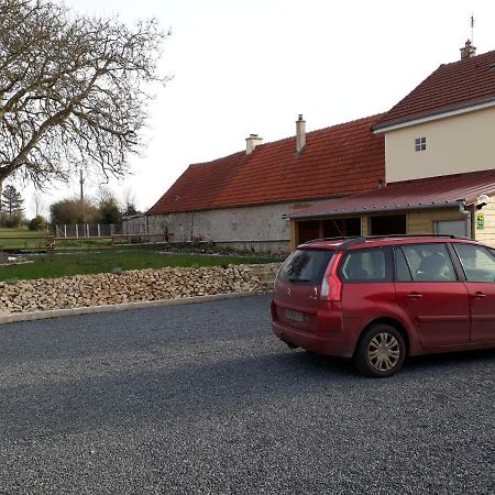 Gite " Le Vieux Noyer" Liesville-sur-Douve Kültér fotó