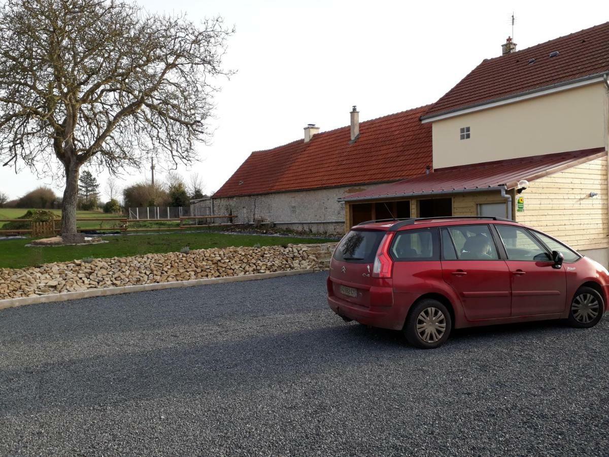 Gite " Le Vieux Noyer" Liesville-sur-Douve Kültér fotó