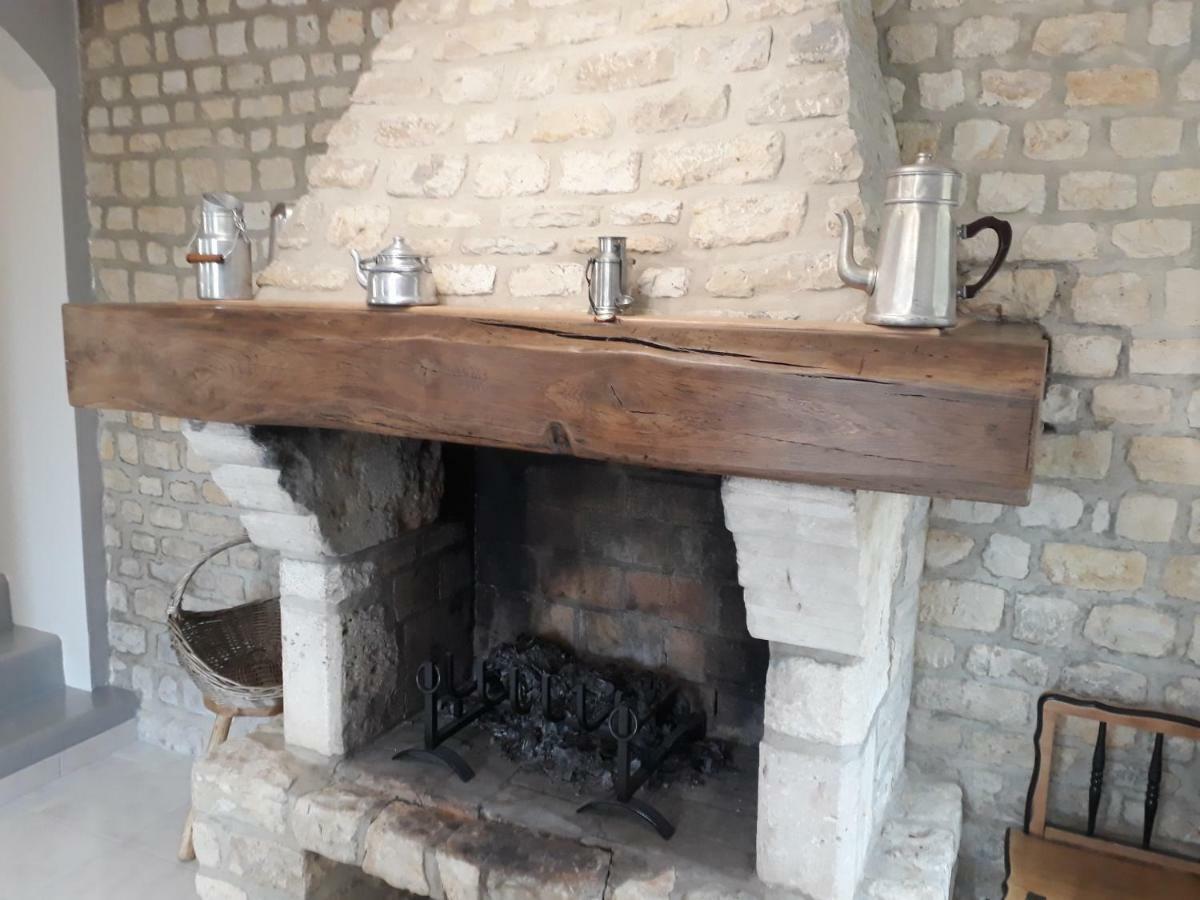 Gite " Le Vieux Noyer" Liesville-sur-Douve Kültér fotó