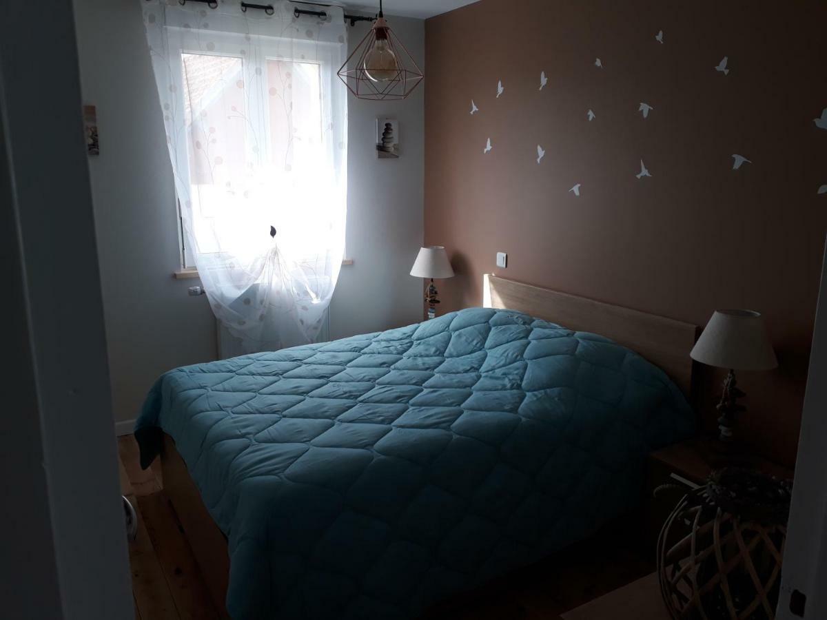 Gite " Le Vieux Noyer" Liesville-sur-Douve Kültér fotó