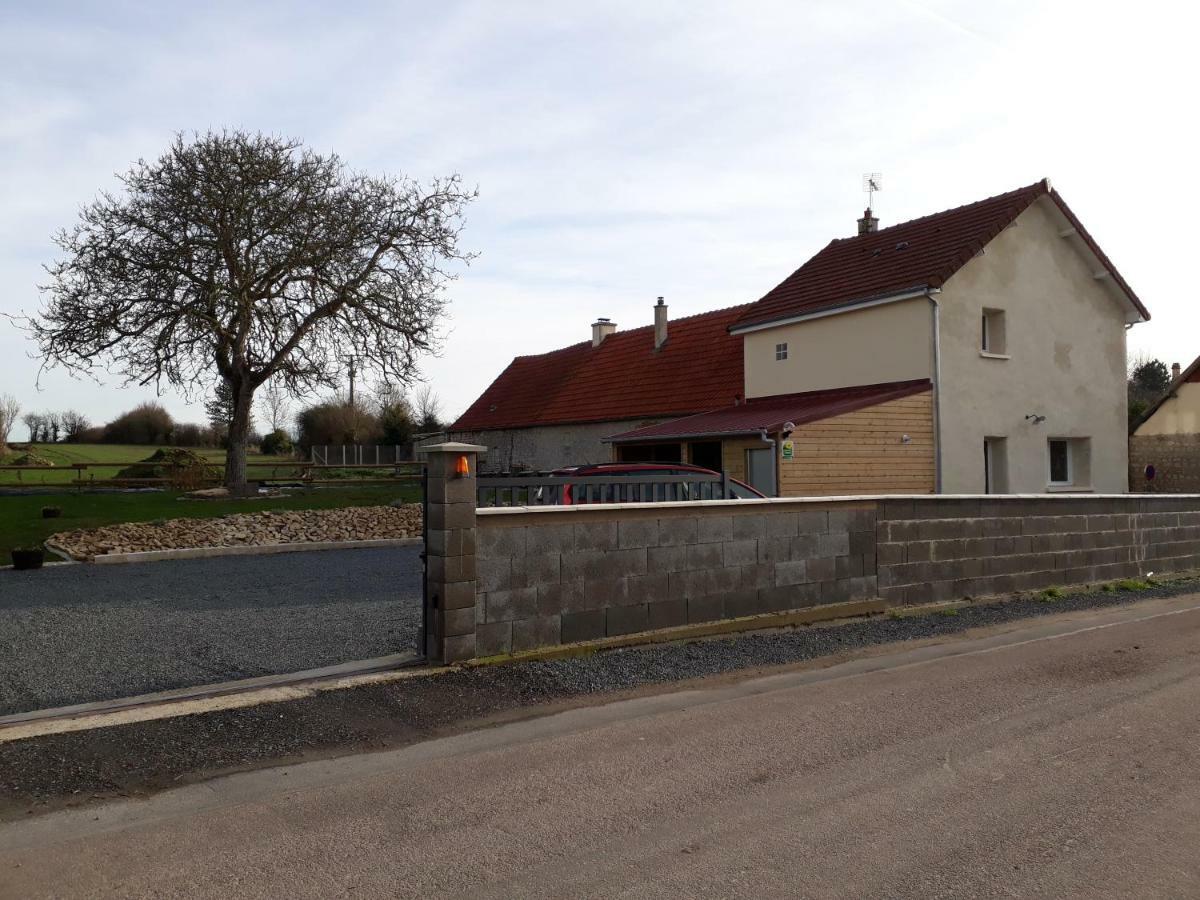 Gite " Le Vieux Noyer" Liesville-sur-Douve Kültér fotó