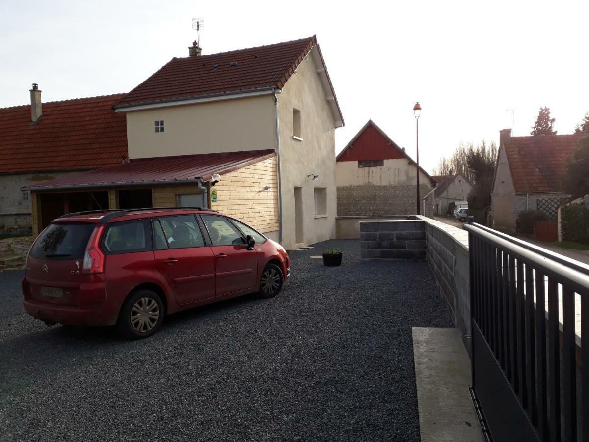 Gite " Le Vieux Noyer" Liesville-sur-Douve Kültér fotó
