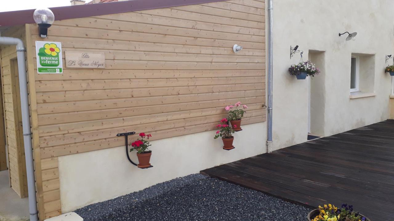Gite " Le Vieux Noyer" Liesville-sur-Douve Kültér fotó