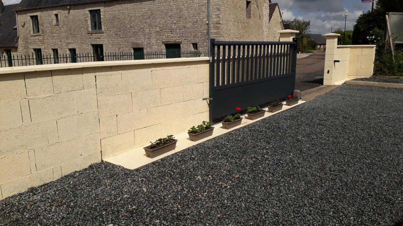 Gite " Le Vieux Noyer" Liesville-sur-Douve Kültér fotó