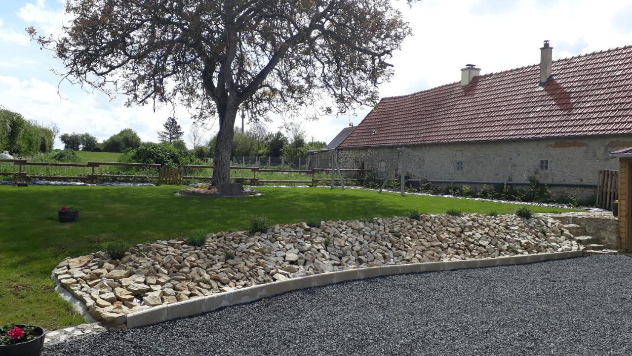 Gite " Le Vieux Noyer" Liesville-sur-Douve Kültér fotó